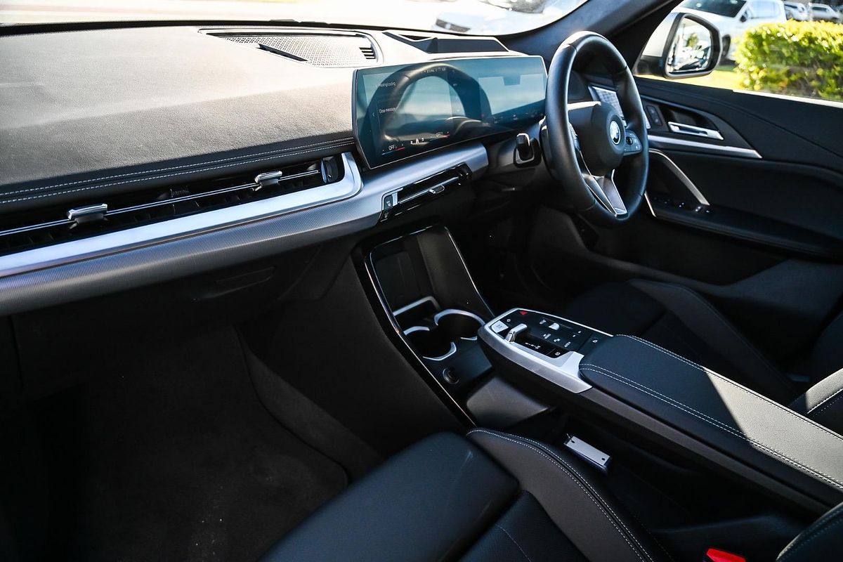 2024 BMW iX1 eDrive20 xLine U11