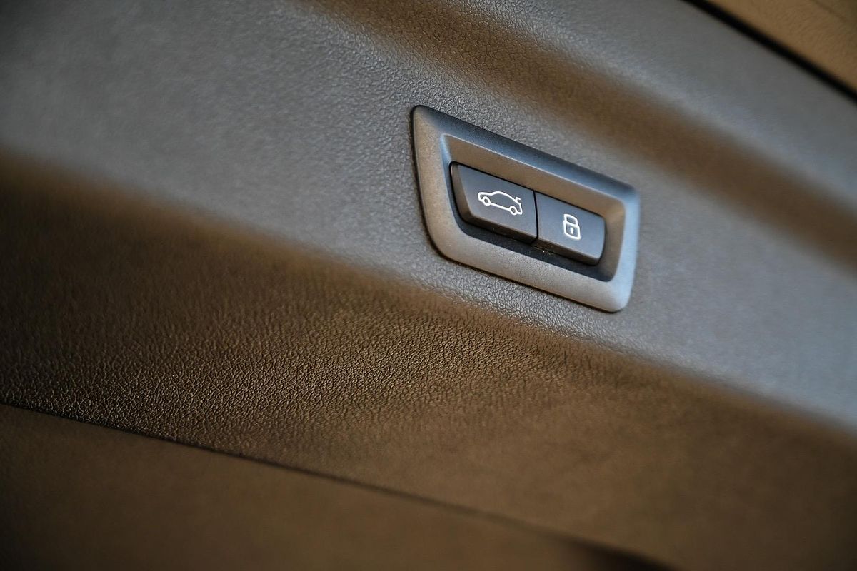 2024 BMW iX1 eDrive20 xLine U11