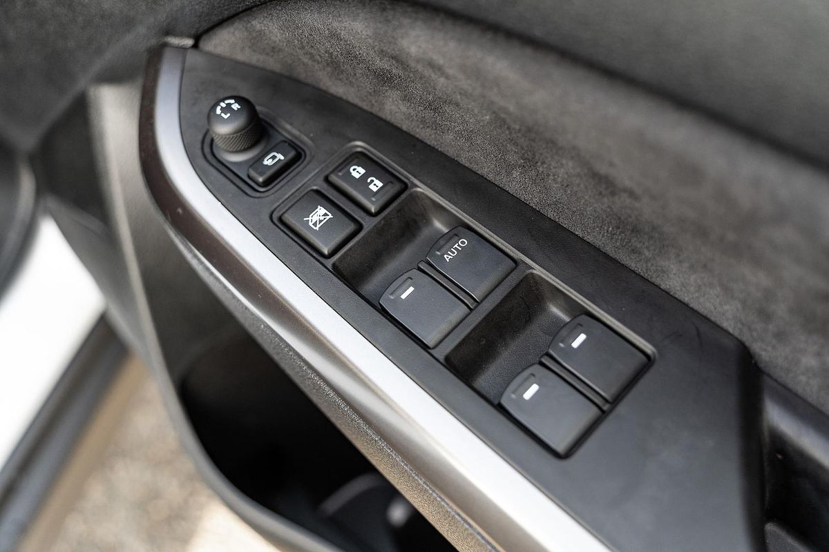 2023 Suzuki Vitara Turbo Shadow LY Series II