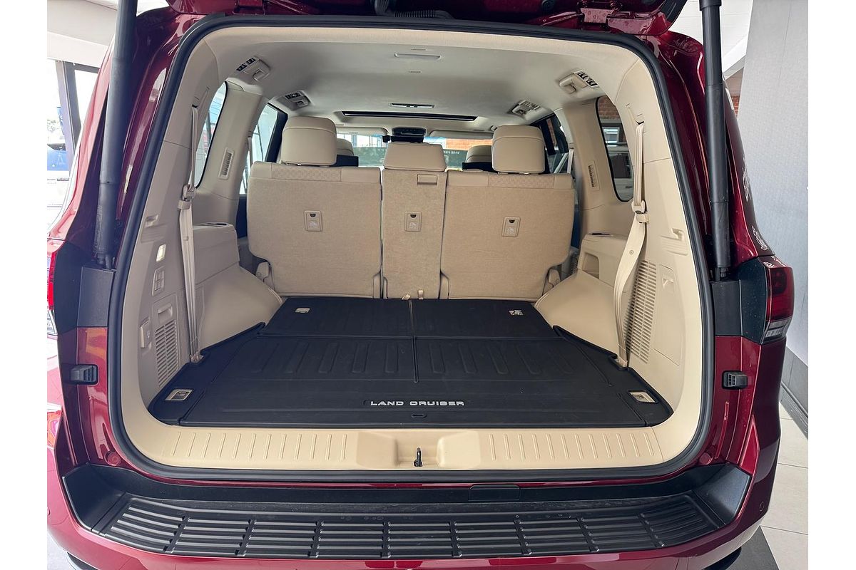 2024 Toyota Landcruiser Sahara FJA300R