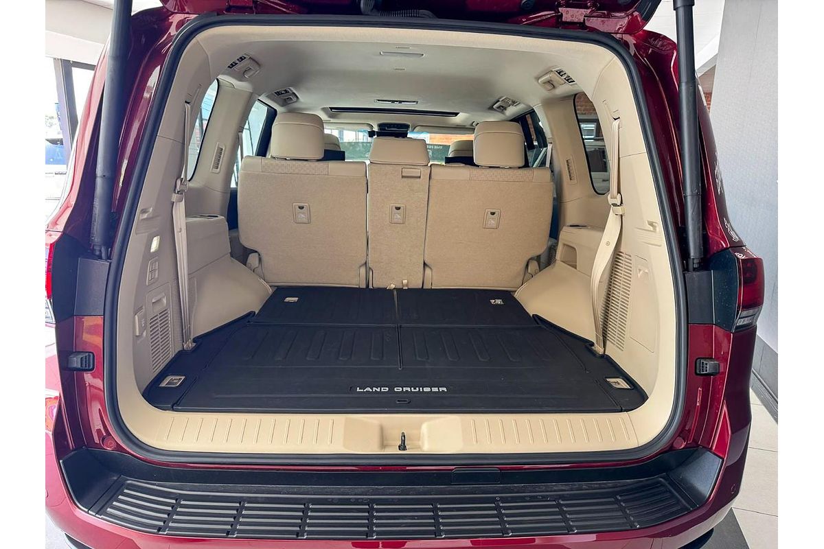 2024 Toyota Landcruiser Sahara FJA300R