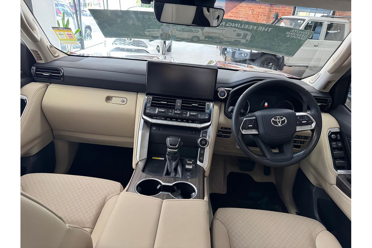 2024 Toyota Landcruiser Sahara FJA300R