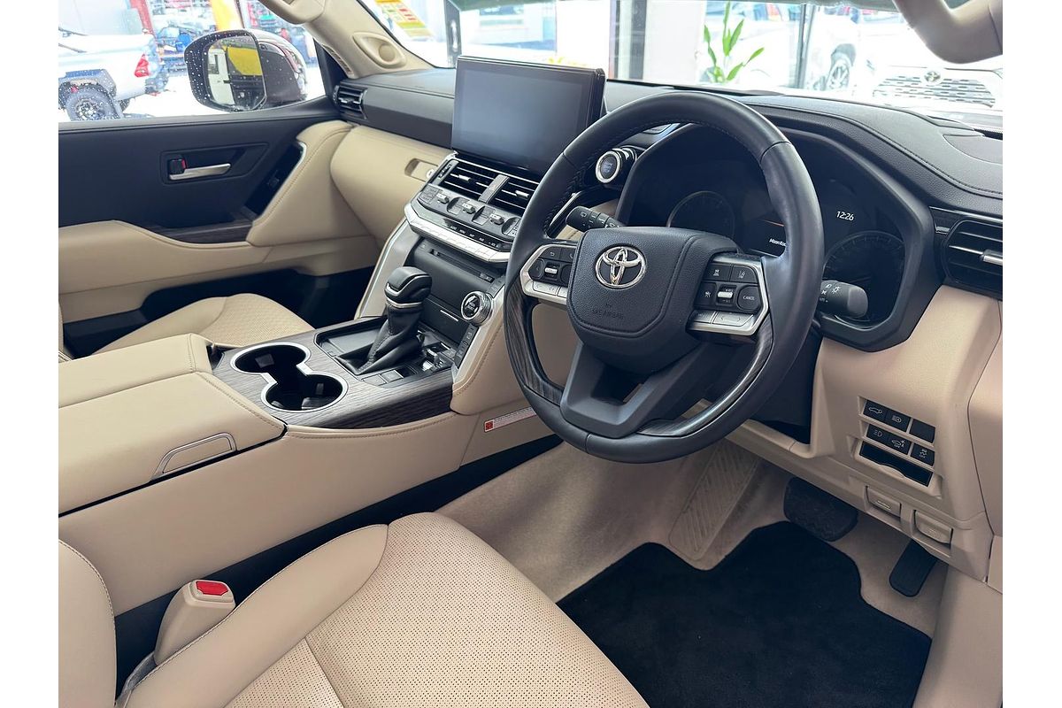 2024 Toyota Landcruiser Sahara FJA300R