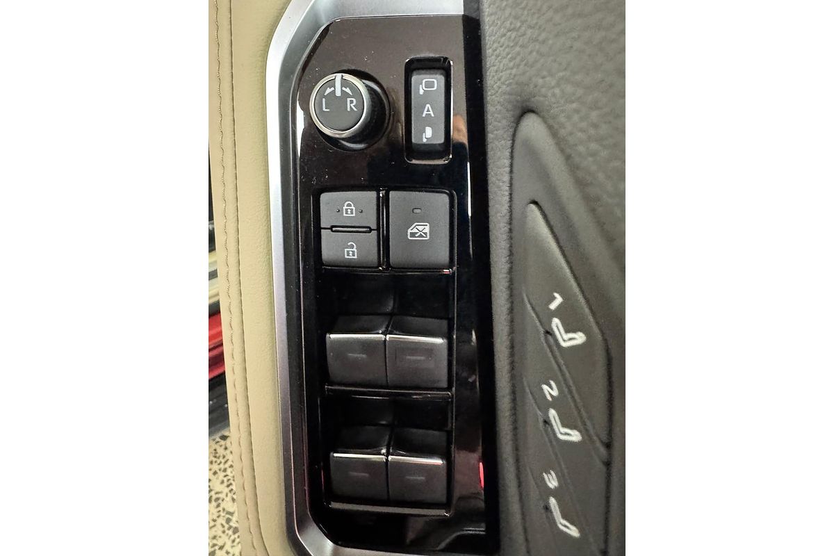 2024 Toyota Landcruiser Sahara FJA300R