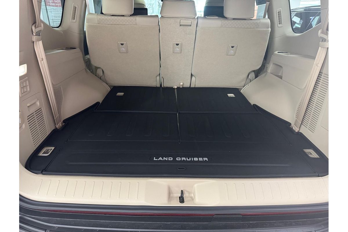 2024 Toyota Landcruiser Sahara FJA300R