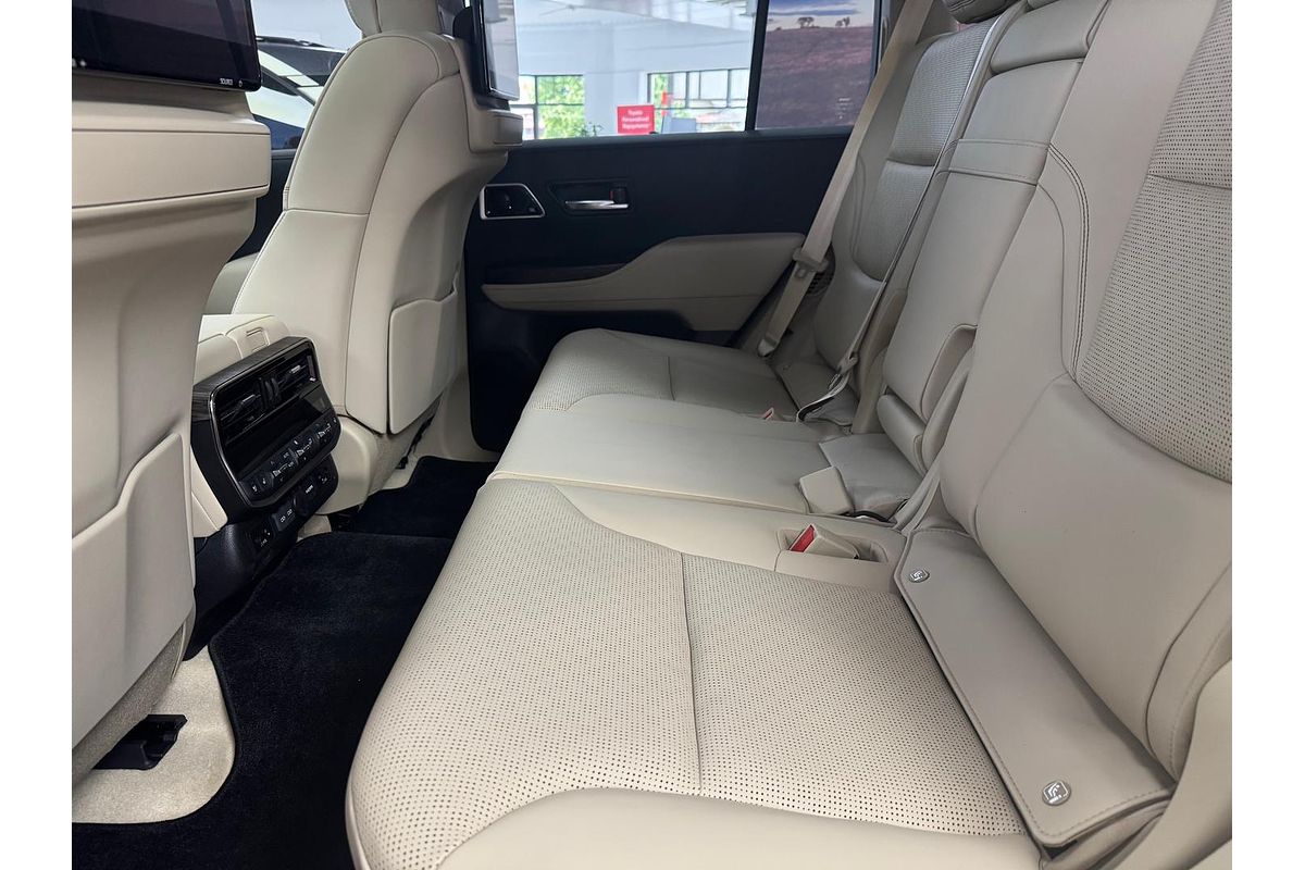 2024 Toyota Landcruiser Sahara FJA300R