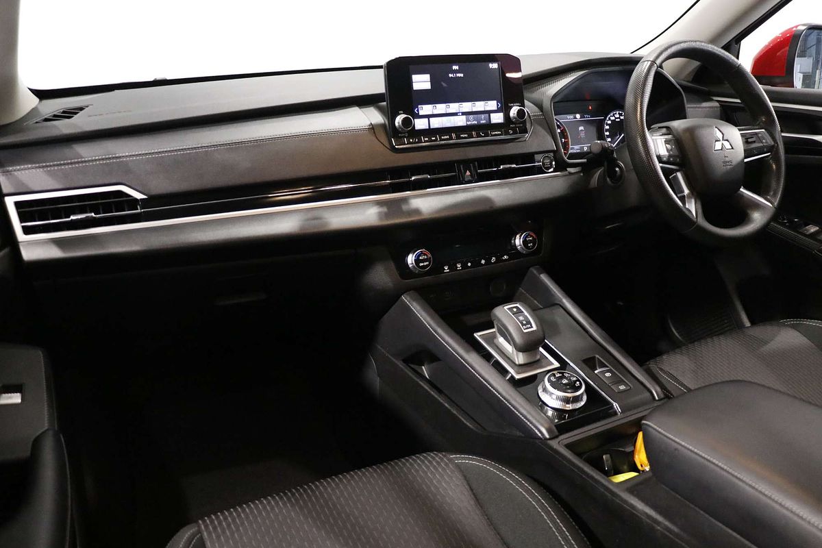 2023 Mitsubishi Outlander ES ZM