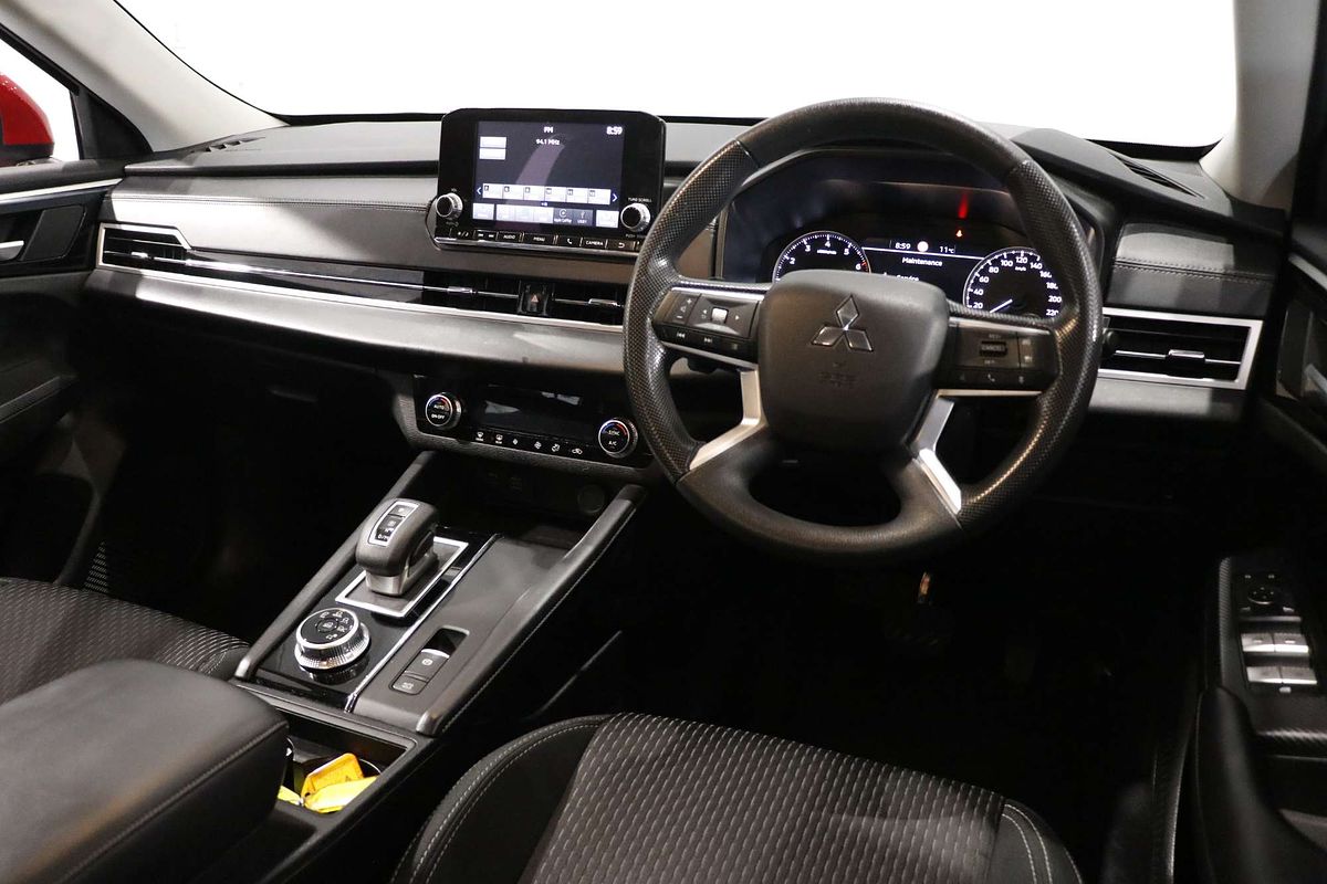2023 Mitsubishi Outlander ES ZM
