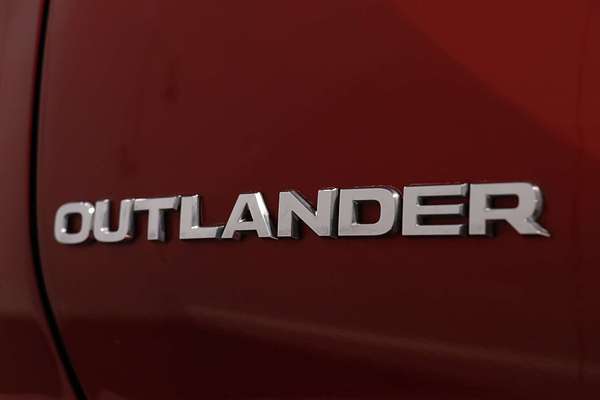 2023 Mitsubishi Outlander ES ZM
