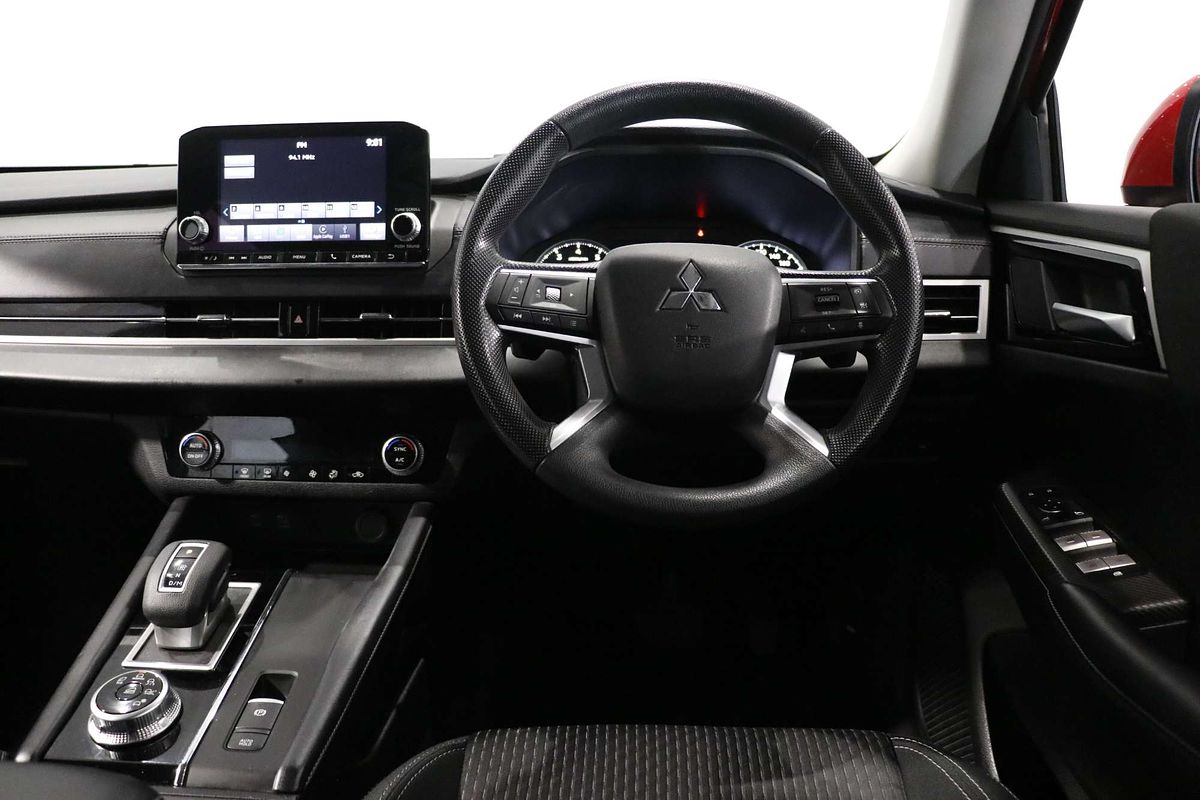 2023 Mitsubishi Outlander ES ZM