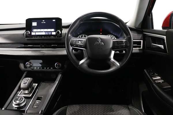 2023 Mitsubishi Outlander ES ZM