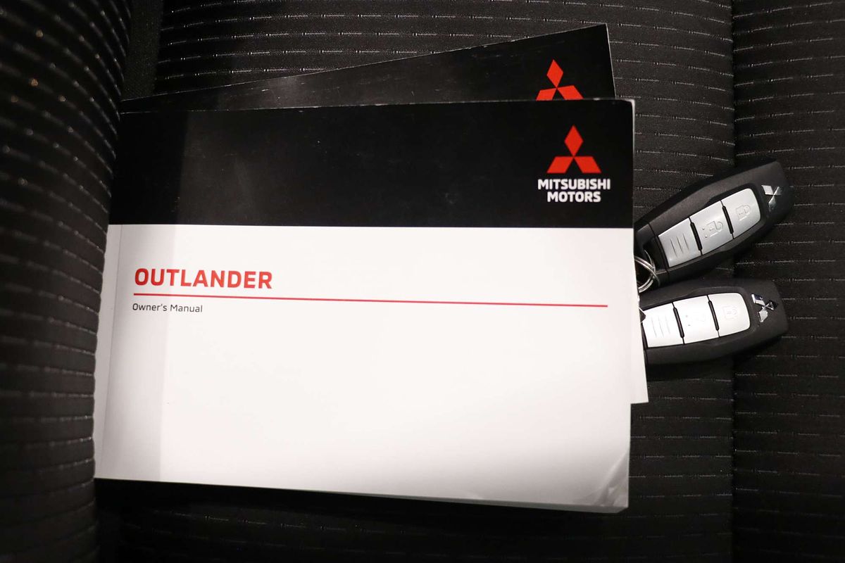 2023 Mitsubishi Outlander ES ZM
