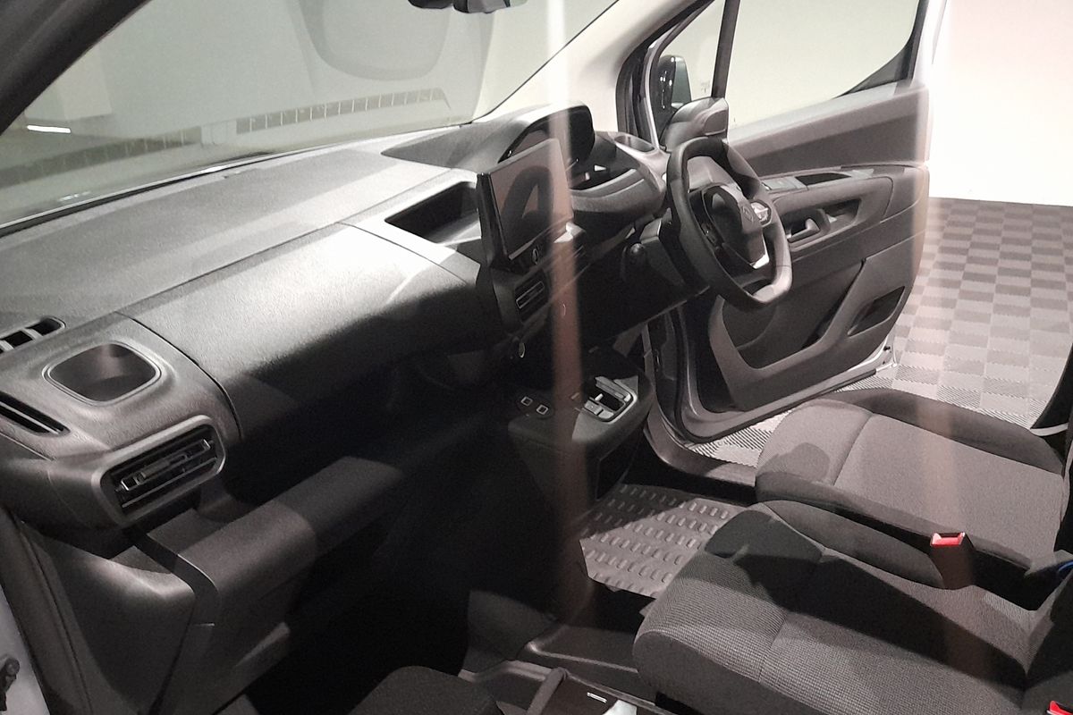 2024 Peugeot Partner Pro K9 LWB