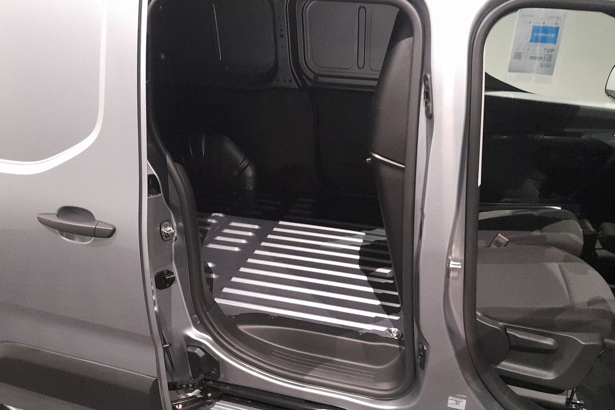 2024 Peugeot Partner Pro K9 LWB