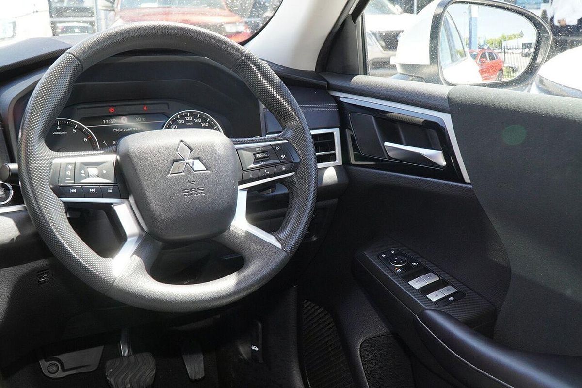 2022 Mitsubishi Outlander ES ZM