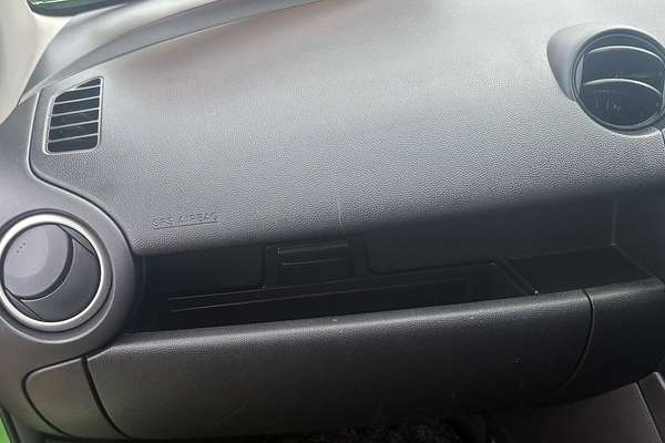 2011 Mazda 2 Neo DE MY10