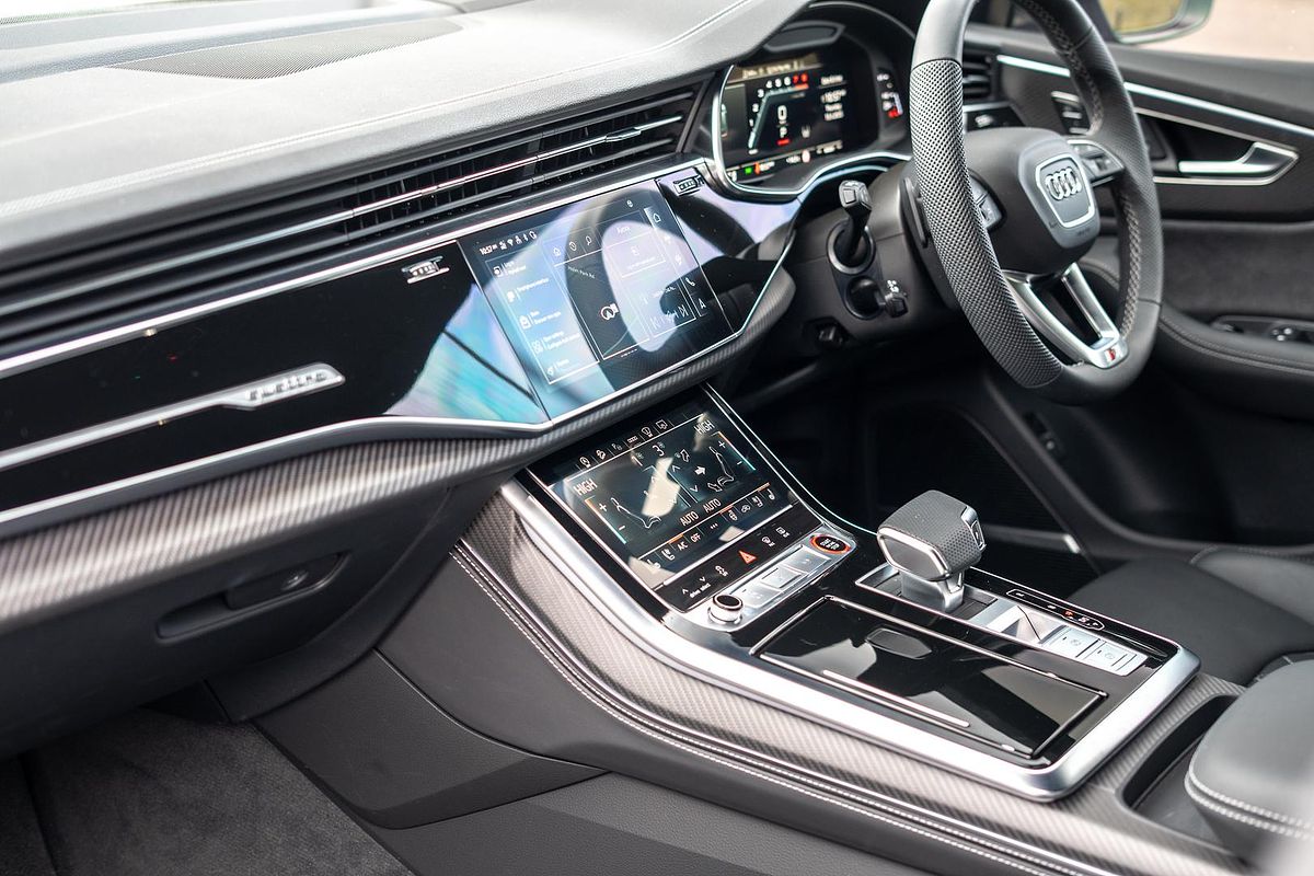 2025 Audi SQ8 TFSI F1