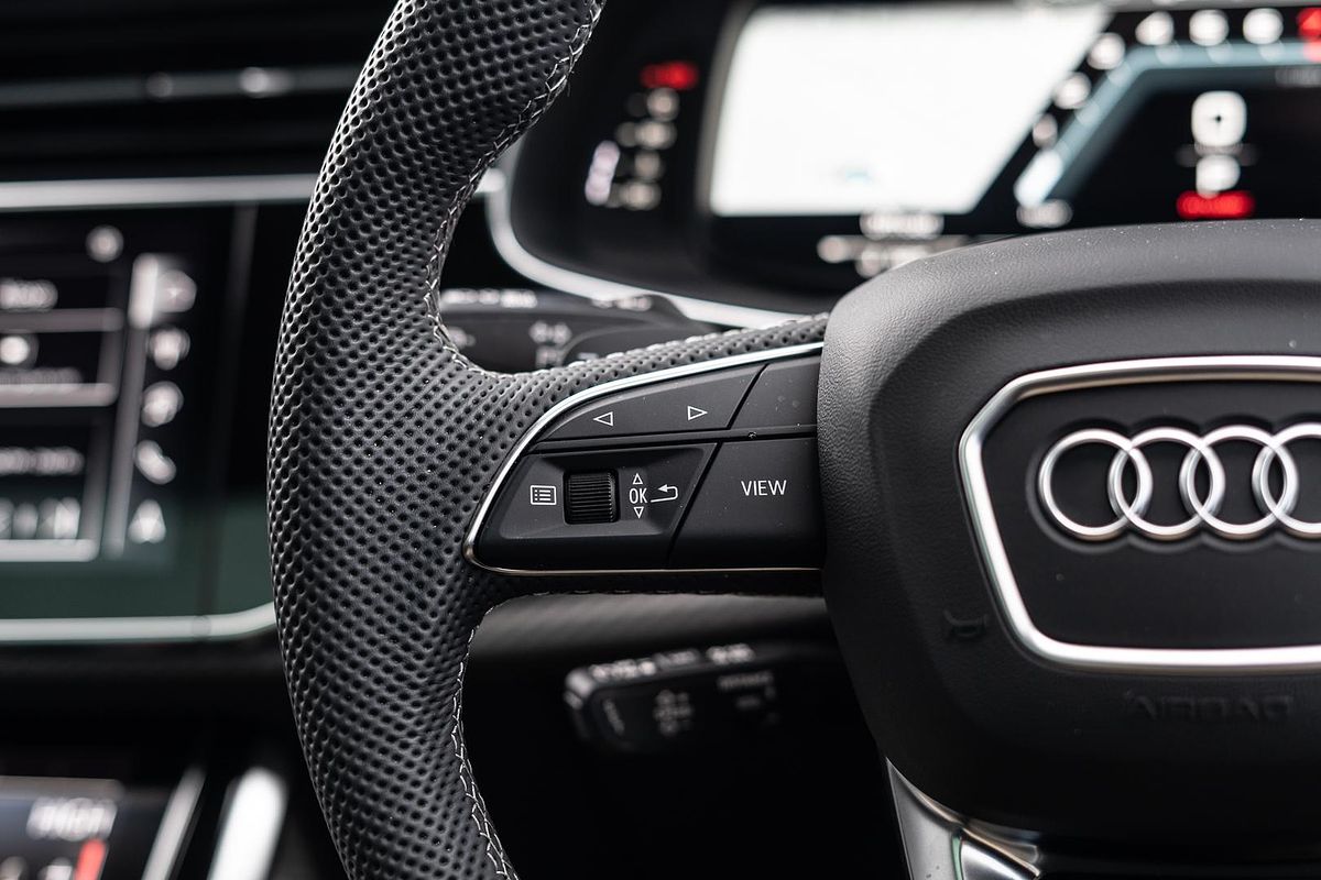 2025 Audi SQ8 TFSI F1