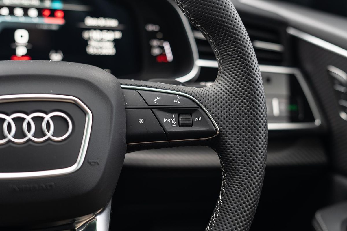 2025 Audi SQ8 TFSI F1
