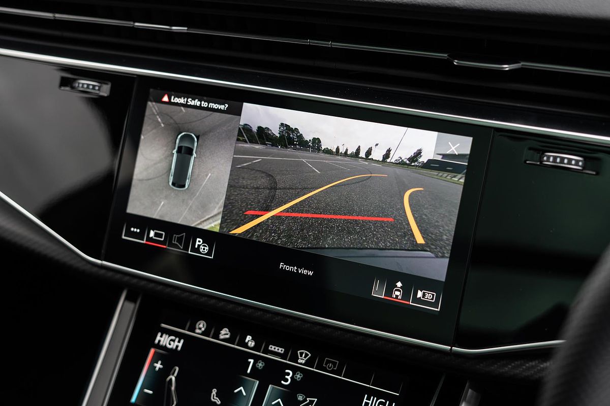 2025 Audi SQ8 TFSI F1