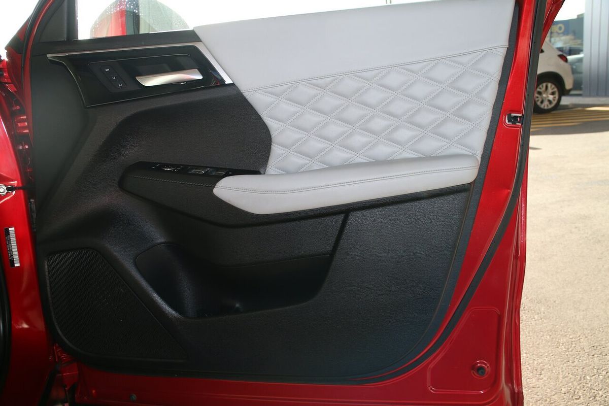 2023 Mitsubishi Outlander Exceed ZM