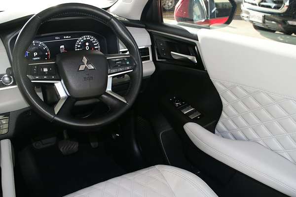 2023 Mitsubishi Outlander Exceed ZM