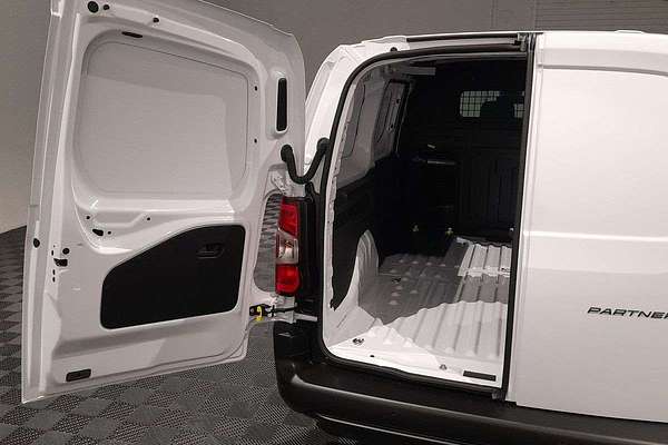 2024 Peugeot Partner Pro K9 LWB