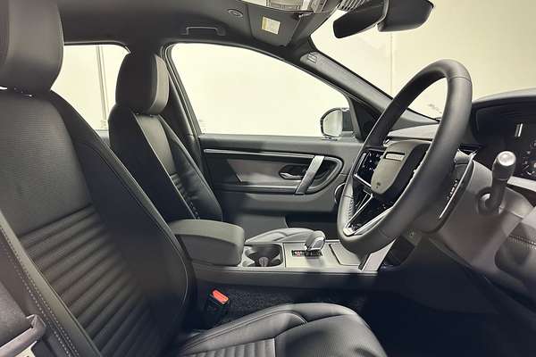 2025 Land Rover Discovery Sport P250 Dynamic SE L550