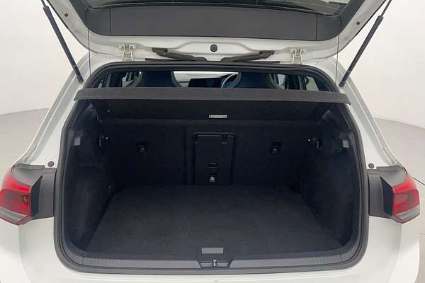 2022 Volkswagen Golf 110TSI R-Line 8