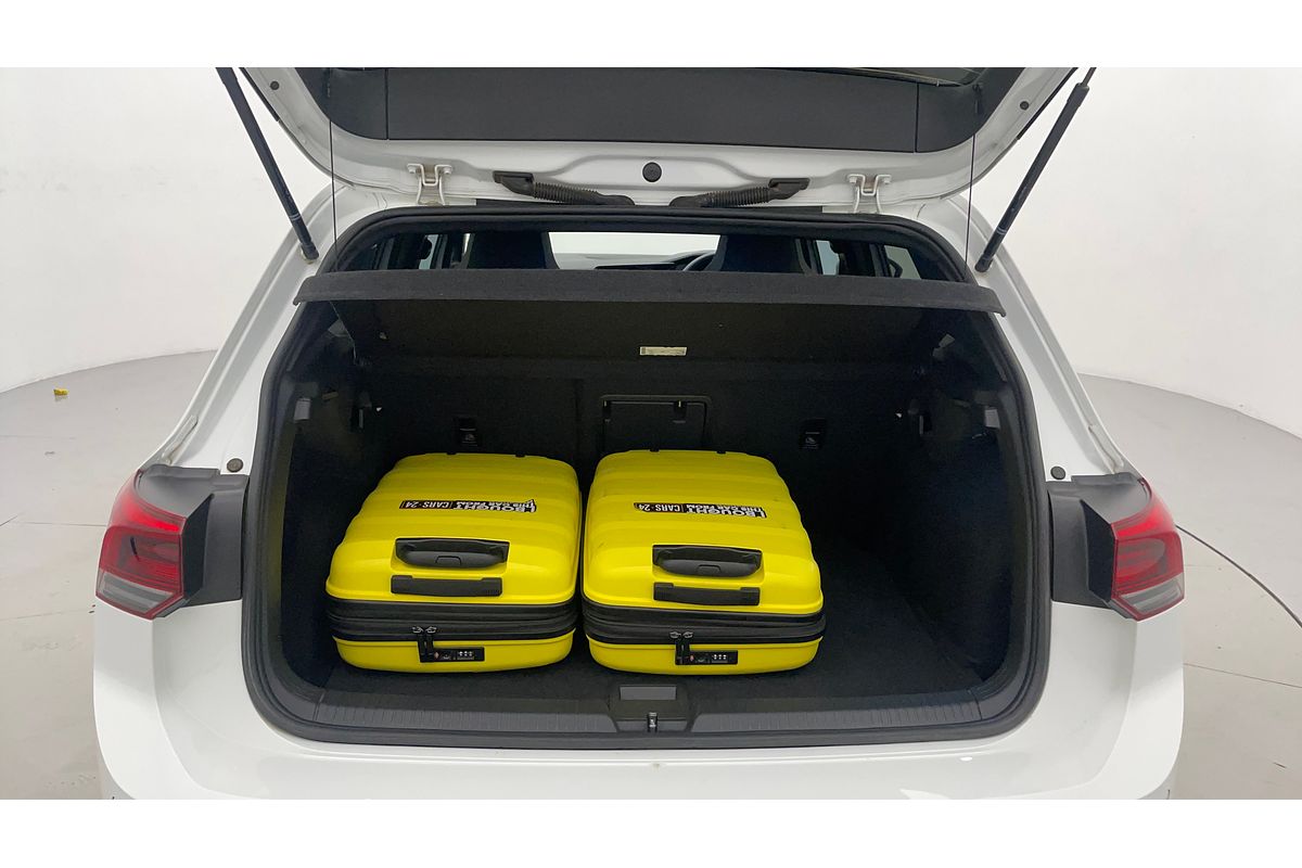 2022 Volkswagen Golf 110TSI R-Line 8