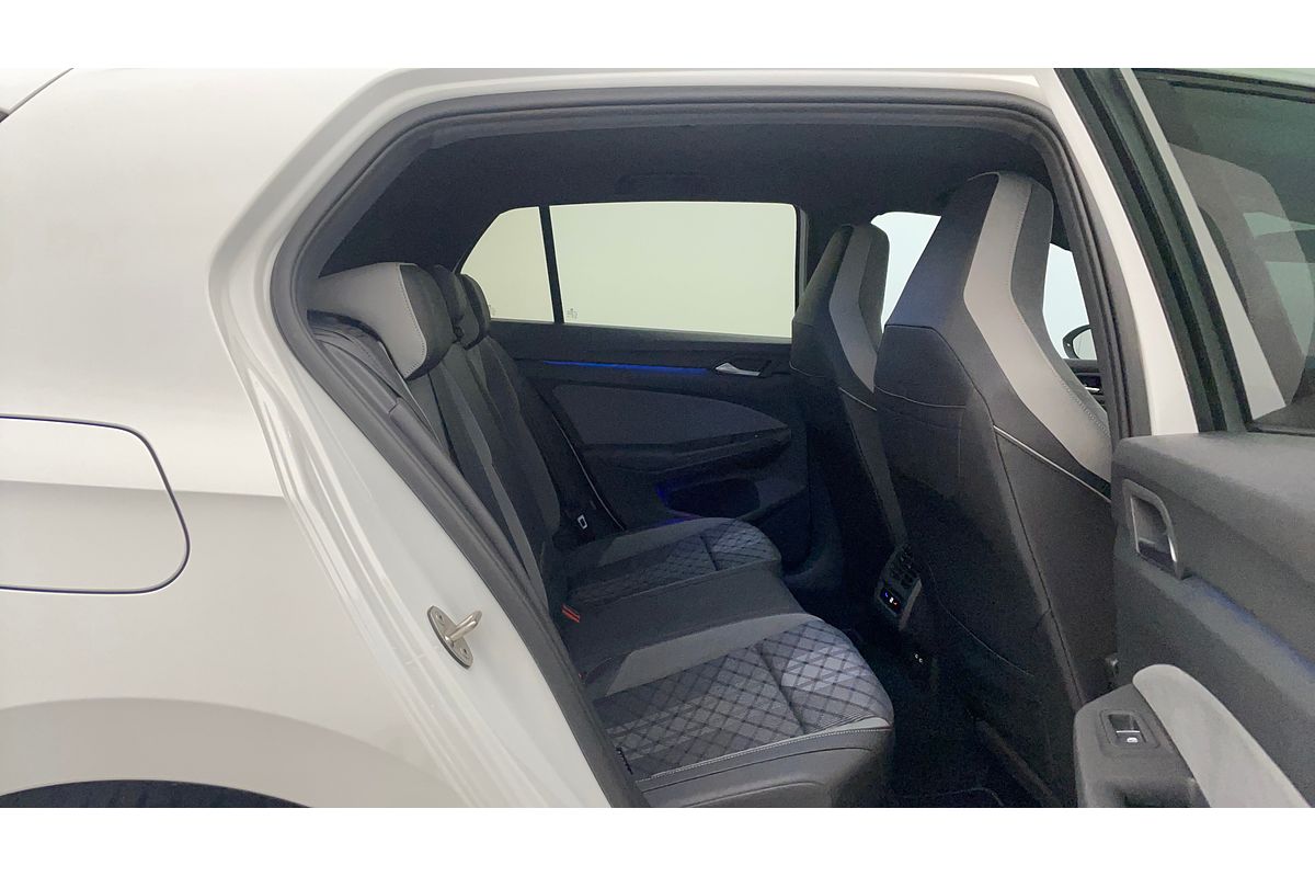 2022 Volkswagen Golf 110TSI R-Line 8