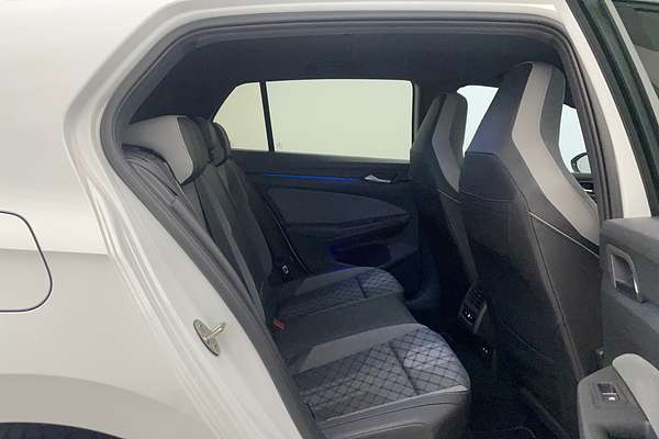 2022 Volkswagen Golf 110TSI R-Line 8