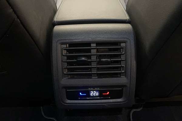 2022 Volkswagen Golf 110TSI R-Line 8