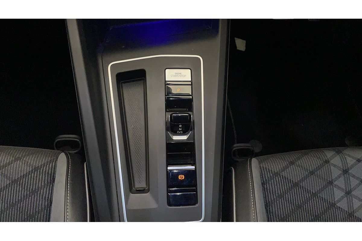 2022 Volkswagen Golf 110TSI R-Line 8