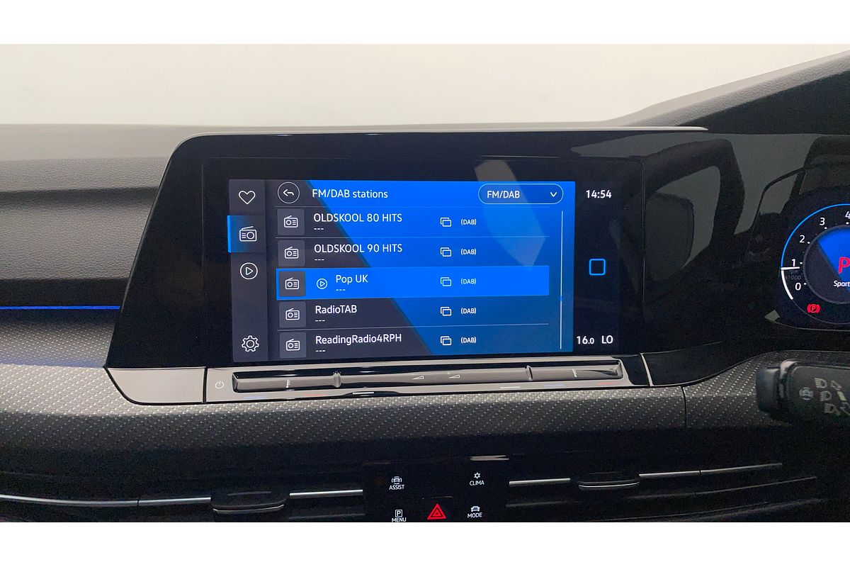 2022 Volkswagen Golf 110TSI R-Line 8