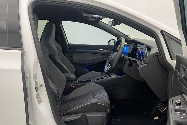 2022 Volkswagen Golf 110TSI R-Line 8
