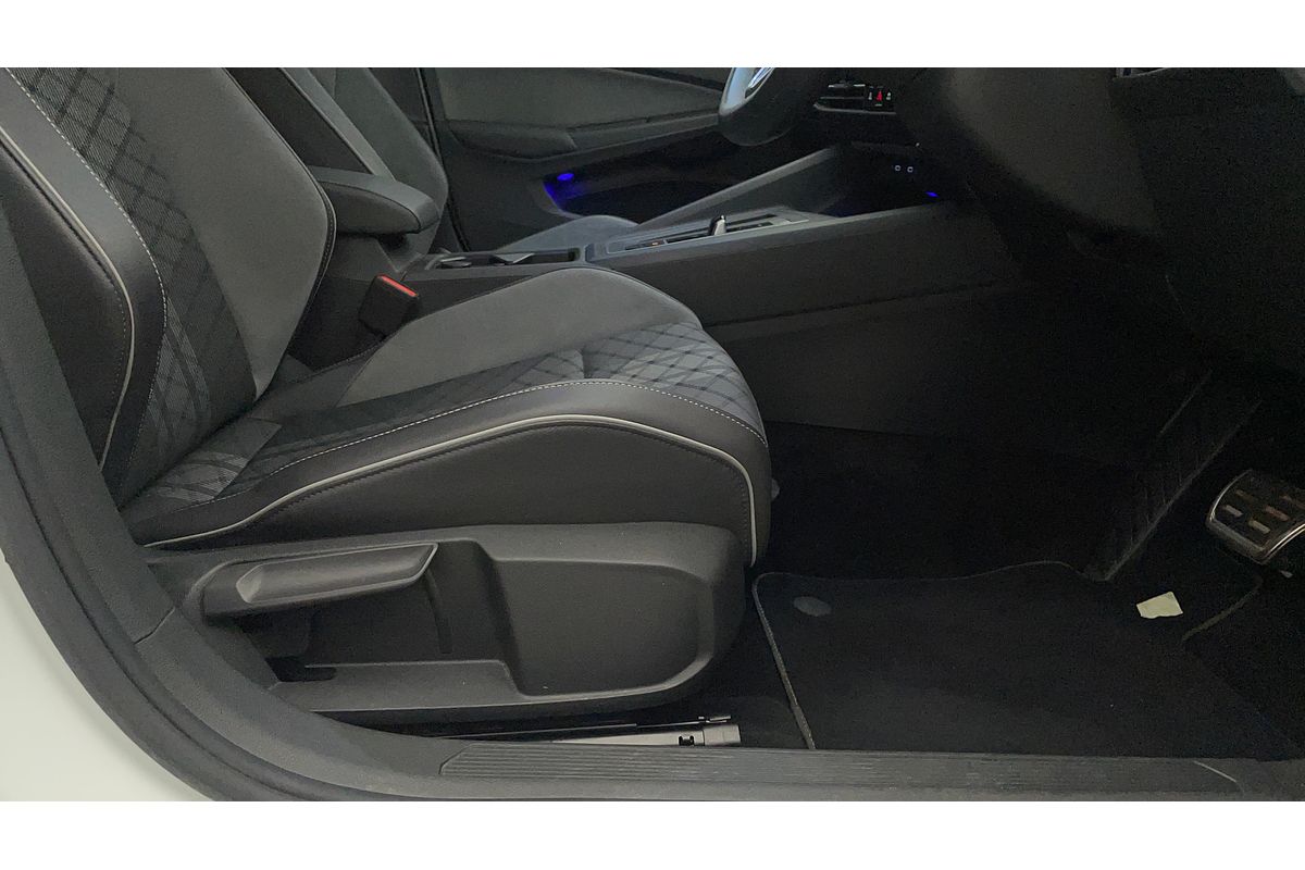 2022 Volkswagen Golf 110TSI R-Line 8