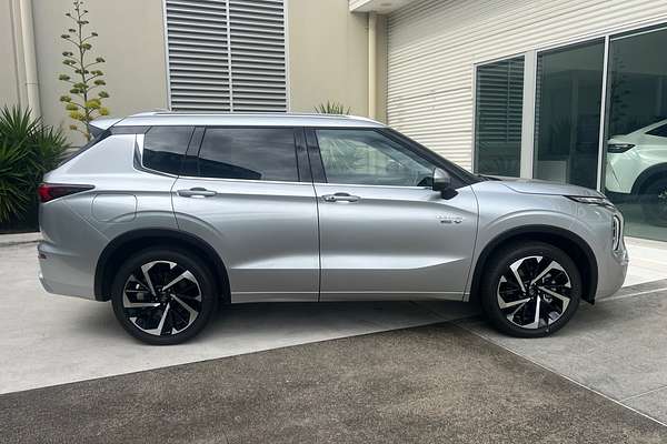 2025 Mitsubishi Outlander PHEV Exceed ZM