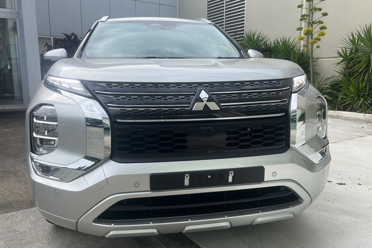 2025 Mitsubishi Outlander PHEV Exceed ZM