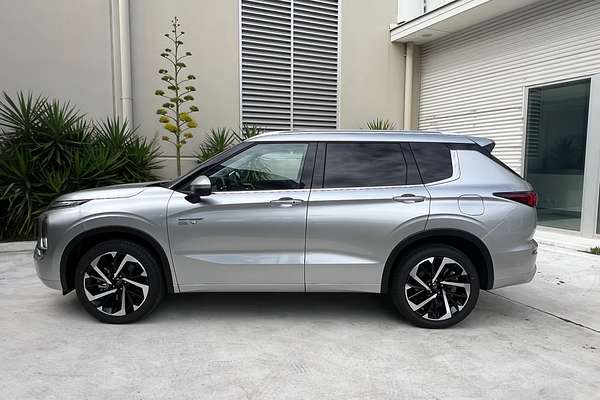 2025 Mitsubishi Outlander PHEV Exceed ZM