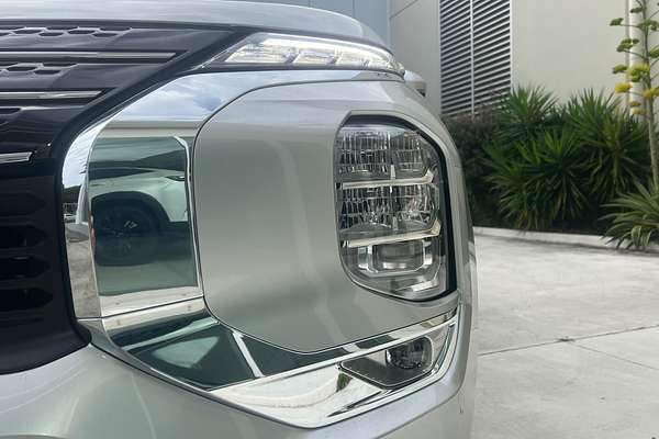 2025 Mitsubishi Outlander PHEV Exceed ZM