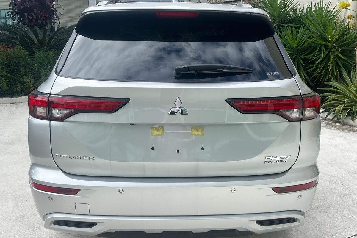 2025 Mitsubishi Outlander PHEV Exceed ZM