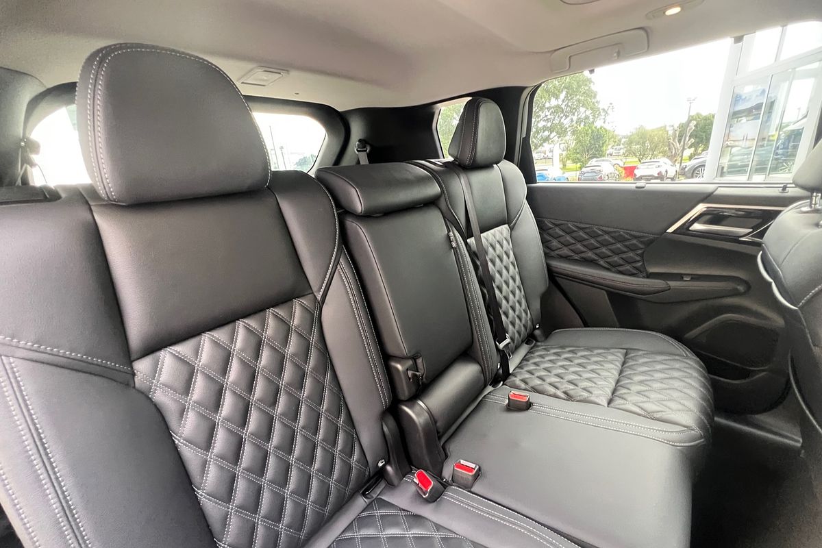 2025 Mitsubishi Outlander PHEV Exceed ZM
