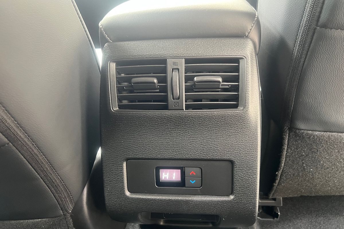 2025 Mitsubishi Outlander PHEV Exceed ZM