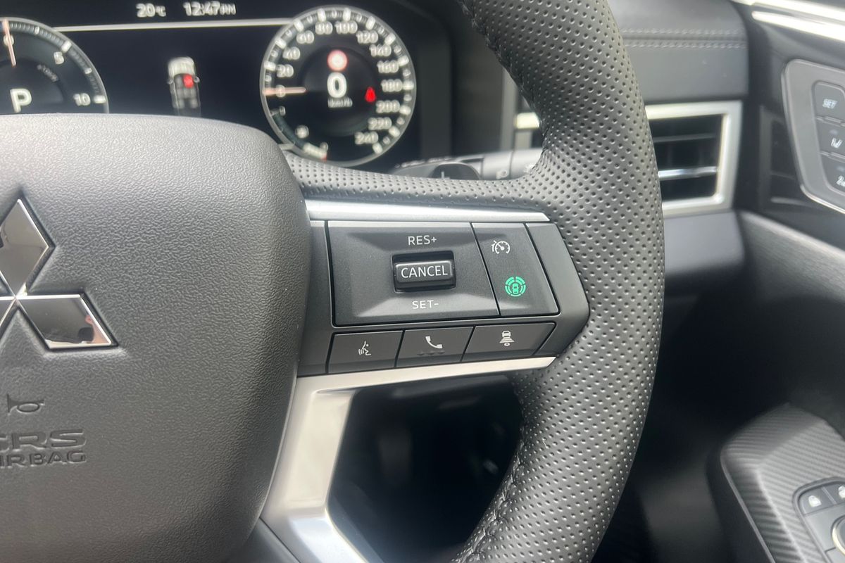 2025 Mitsubishi Outlander PHEV Exceed ZM
