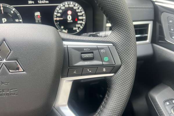 2025 Mitsubishi Outlander PHEV Exceed ZM