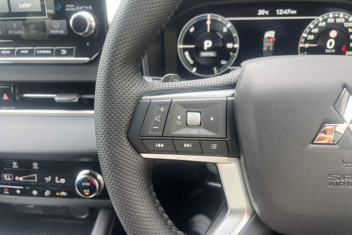 2025 Mitsubishi Outlander PHEV Exceed ZM