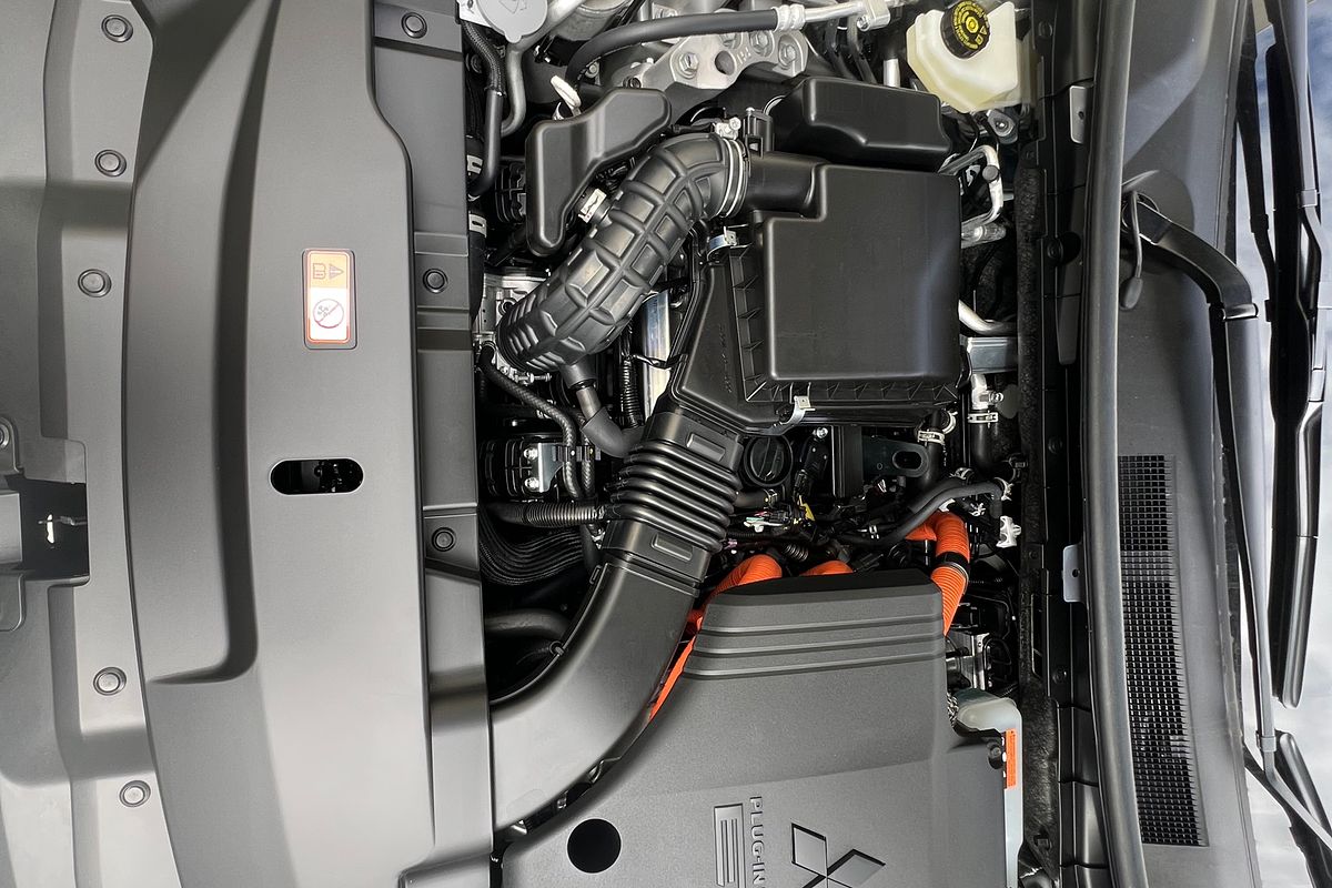 2025 Mitsubishi Outlander PHEV Exceed ZM
