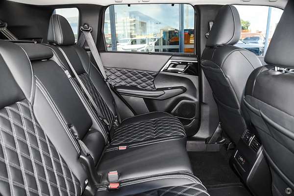 2024 Mitsubishi Outlander PHEV Exceed ZM