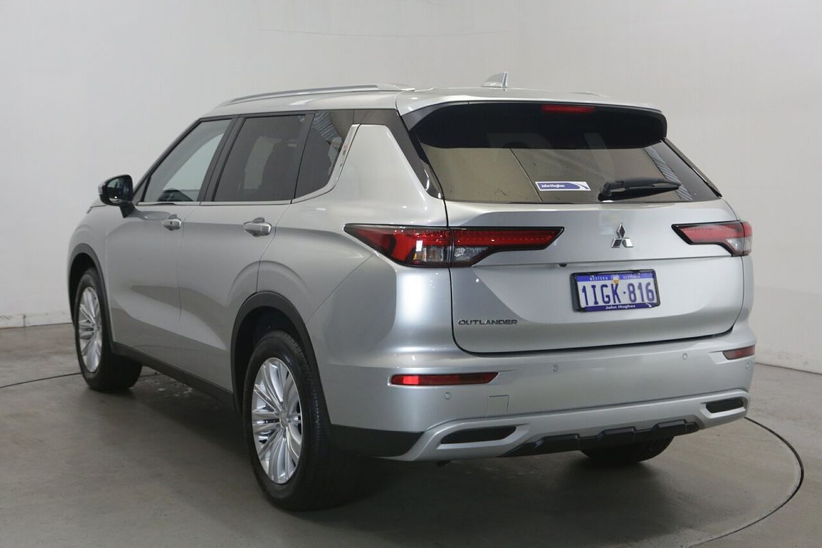 2024 Mitsubishi Outlander LS ZM